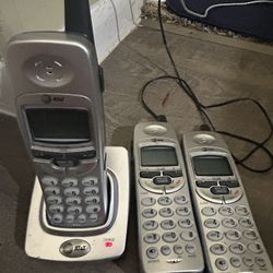 AT&T Cordless Set With Two More Handset All Hand Set Need Batteries 