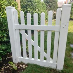 Vinyl Gate Fence