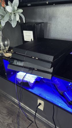 2 PS4s