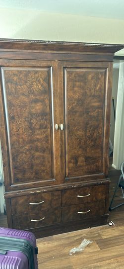 Dresser /