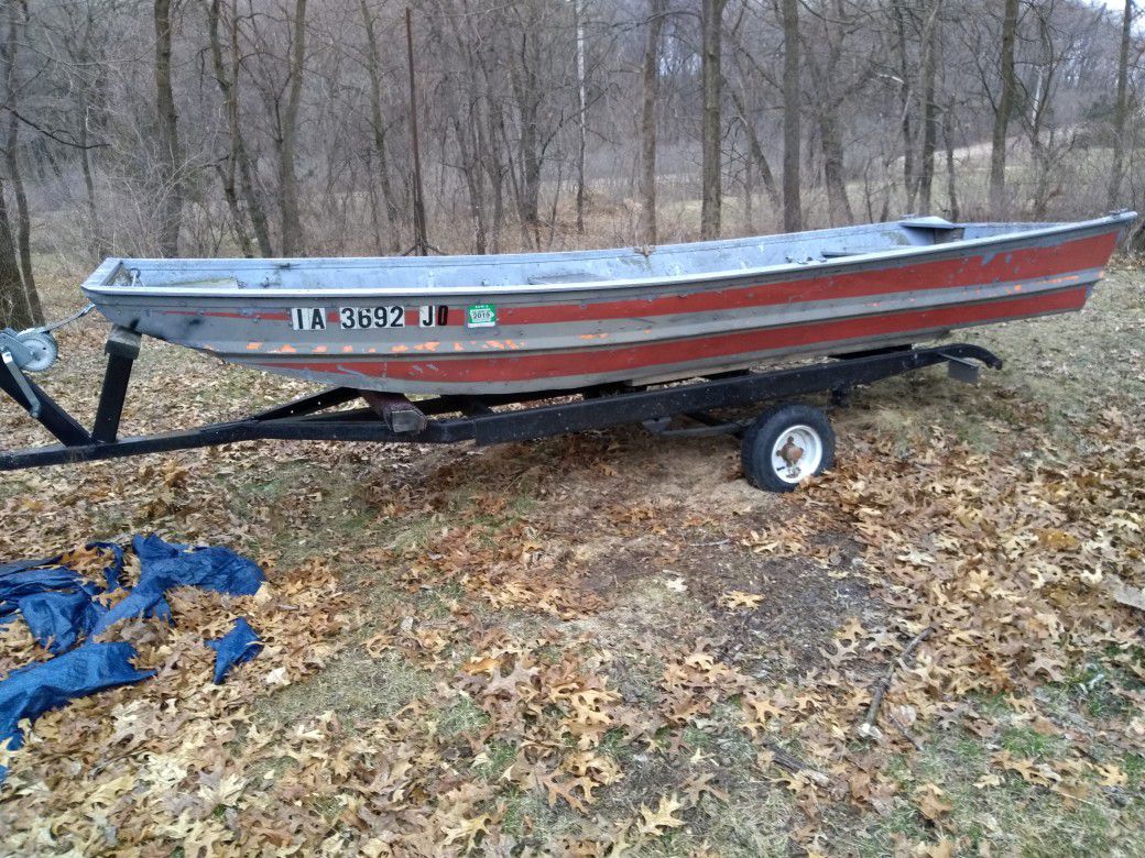 Photo 14 Flat Bottom Boat, trailer and 9.9 motor.