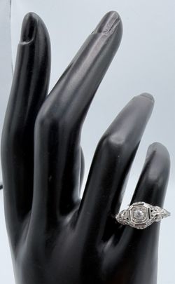 18k White Gold Vintage Style Filigree Diamond Ring