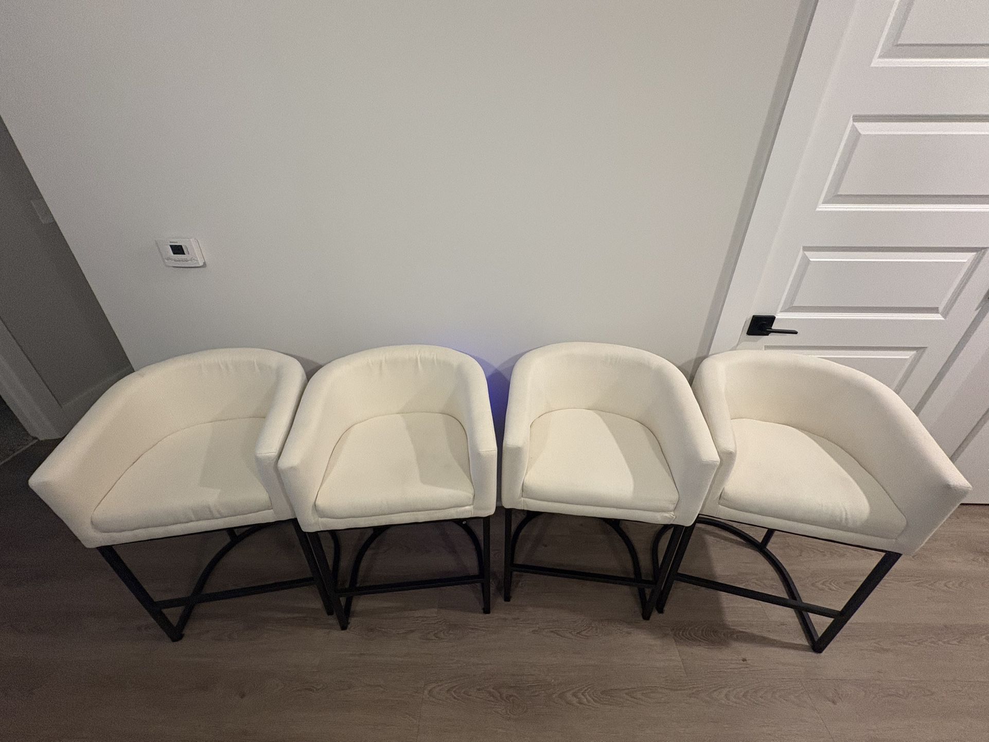 4 Beige/ivory Barstools - Kitchen Island 