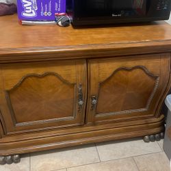 Old School Dresser Thing For CDs Can Clean Out Once Taken 