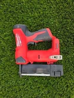 23 Gauge Pin Nailer Milwaukee M12