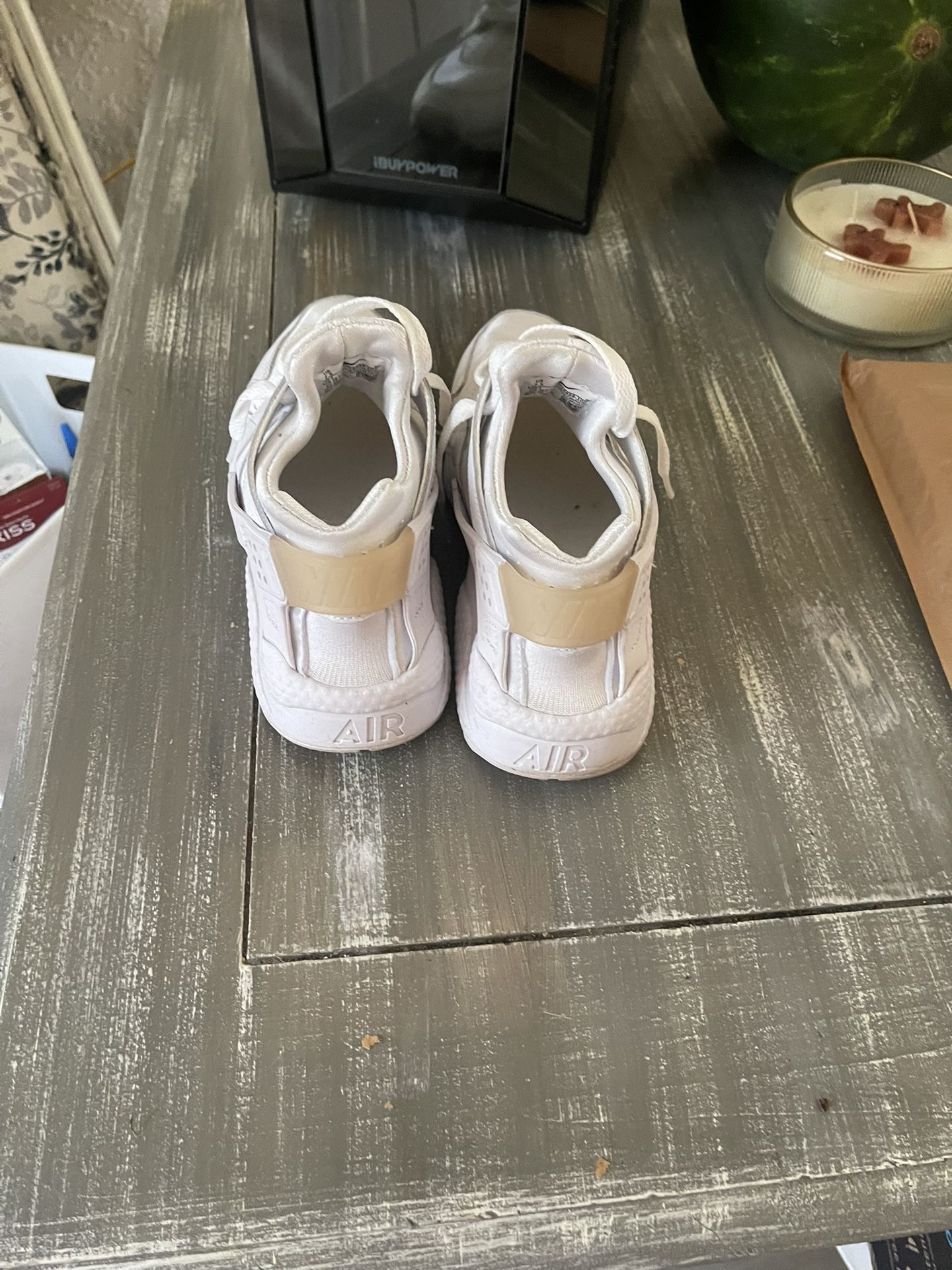White Nike Huaraches
