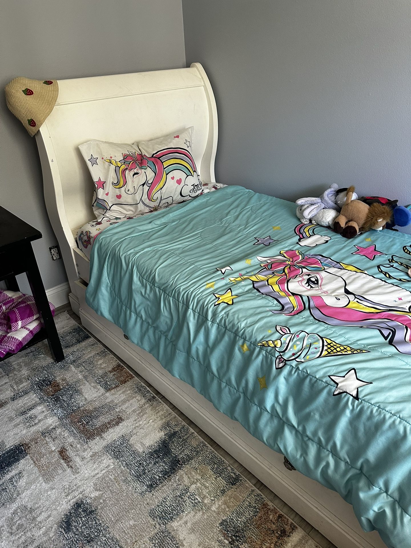 Sleigh bed, twin, with trundle twin