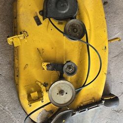 John Deere Riding Mower 42" Deck. Great Condition