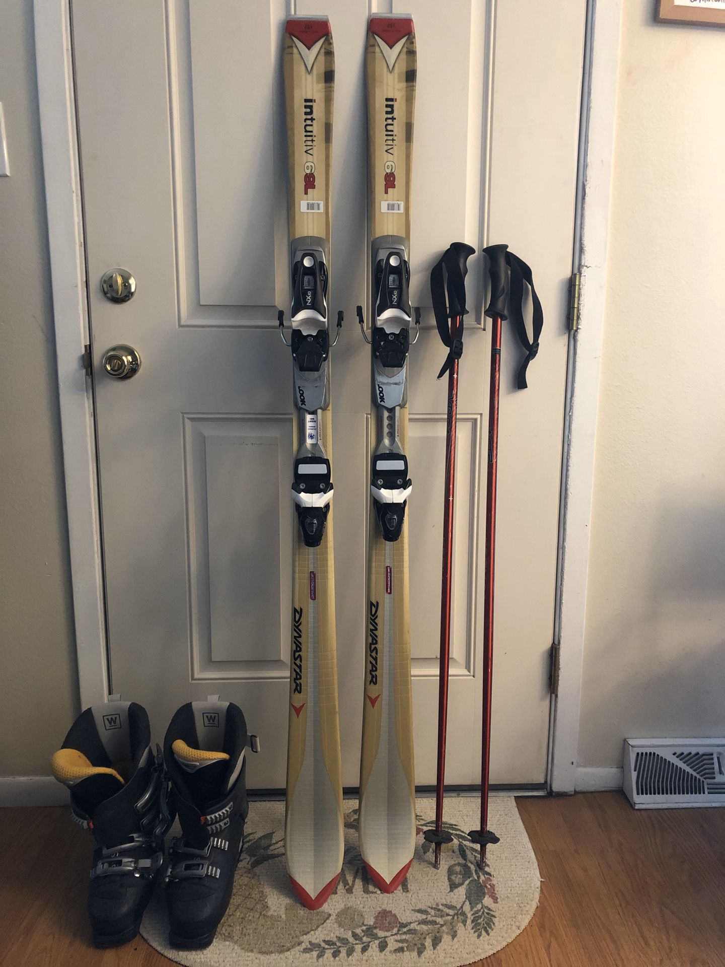 Womens ski set - 157 cm Dynastar skis with bindings, poles, and ski boots size 7.5