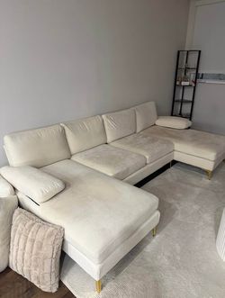 Crème L shape sectional sofa with golden legs