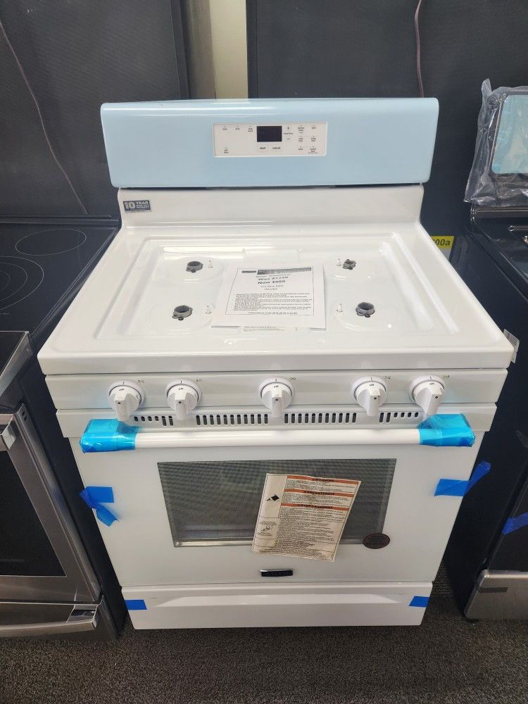 Maytag 5.0 cu. ft Gas Range with 5th Oval Burner in
White