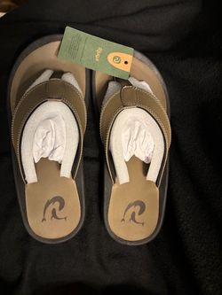 Riuga Comfort Flip-Flop Sandals, which feature a distinct twin-dolphin or stylized wave logo on the heel bed.