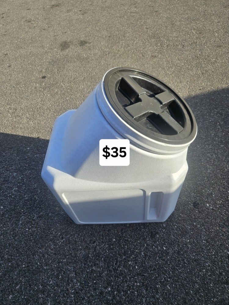 Pet Food Container