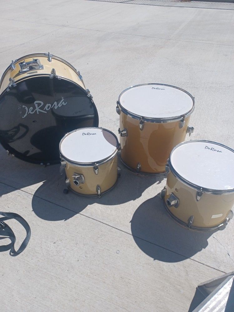 Incomplete Drum Set