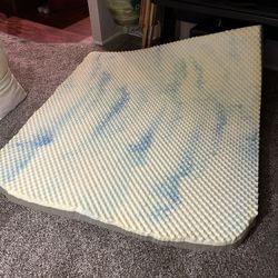 Mattress Egg Shell Topper 69” X 65” x4” In Perfect Condition 