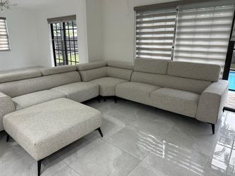 Modern Large Sectional Sofa – Excellent Condition