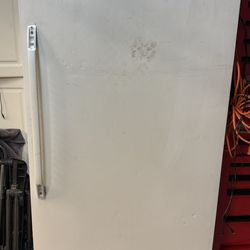 GE 20 cu ft Upright Freezer – Heavy-Duty – New Door Seal – Delivery Available – $325 OBO