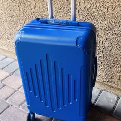  🧳 24” Hard Shell Luggage – TSA Lock ✈️ Only $20 📍 Pickup: S. Durango & 215 near IKEA  Travel ready and priced to sell fast 💨  Brand new 24-inch ch