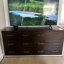Modern 6-Drawer Dresser – Solid & Spacious (70”) 