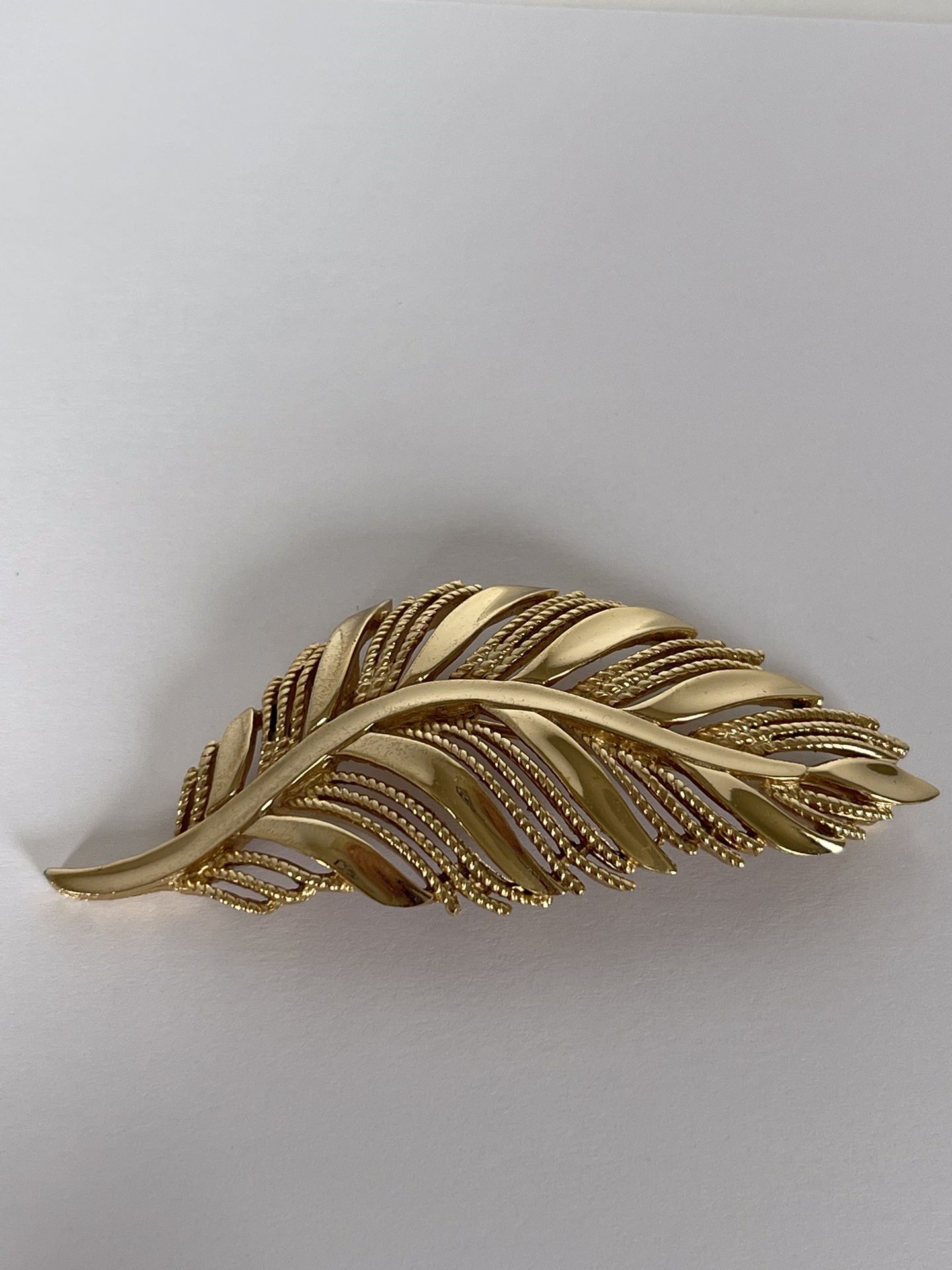Vintage Crown Trifari Signed Polished Gold Tone Leaf Brooch Pin