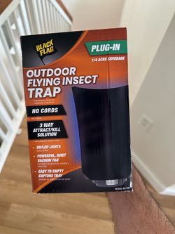 NEW Black Flag Outdoor Flying Insect Trap Plug-In UV LED Mosquito Bug Zapper BZ-700