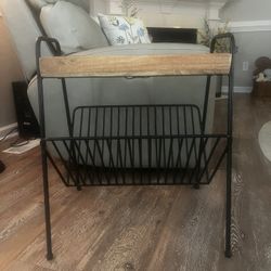 Side table/magazine rack