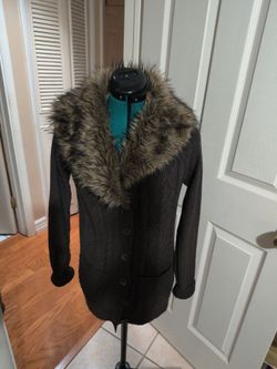 Sweater w/ Faux Fur.   Ladies.