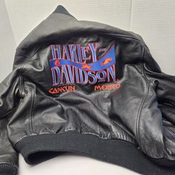 Harley Davidson Cancun, Mexico. Leather jacket size, small. Good condition