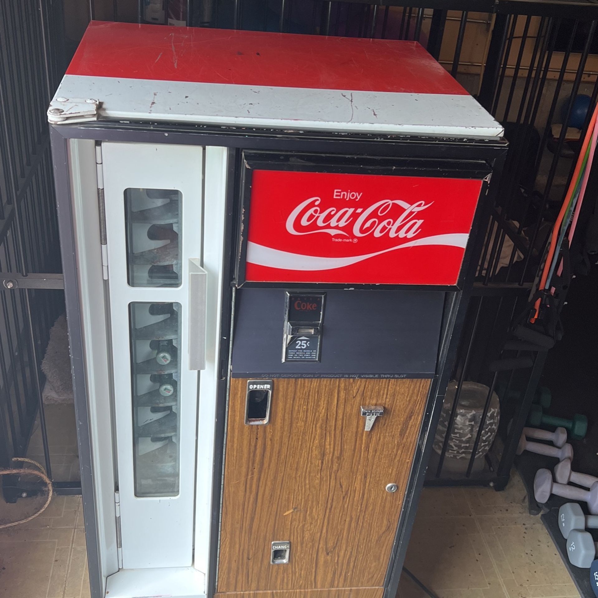 VINTAGE COCA COLA MACHINE (Cavalier) Glass Bottles