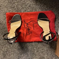 “Red Bottoms“   Christian Louboutin 