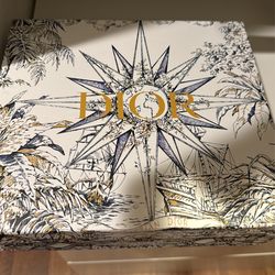 Cristiano Dior brand new with box. It’s beautiful Christmas gift high-quality 5+.
