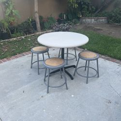 Four stools dining set