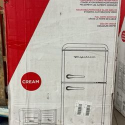 BRAND NEW Frigidaire 7.5 cu. ft. Retro Fridge