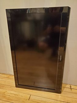 Panasonic 32 inch LCD. Works. Remote included.