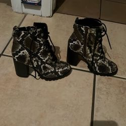 Report Azura combat boots