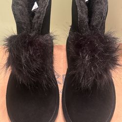 BEARPAW Black Suede Pom-Pom/ Rain Repellent Women Winter Boots