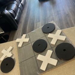 Tic tac toe decoration for center table