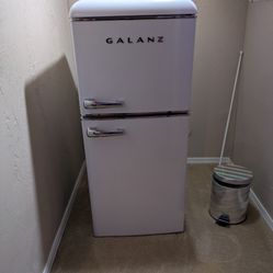 White mini fridge 
