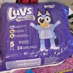 New Luvs Diapers Size 5