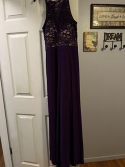 Beautiful purple gown, size 6/or eight