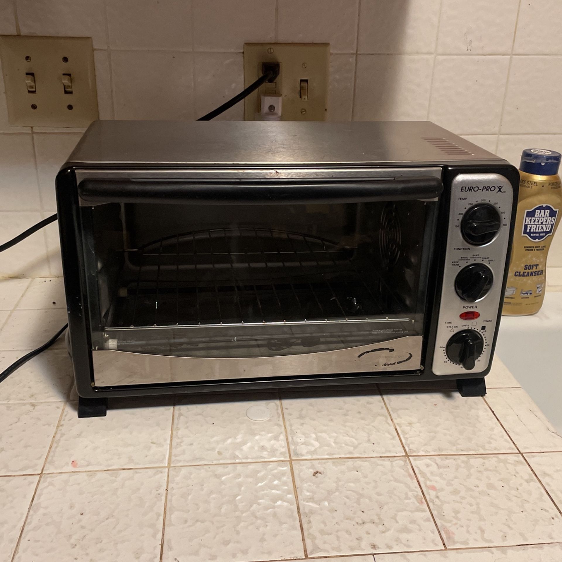Euro-pro X Toaster Oven In Good Condition As Is. $20 Pick Up Only.