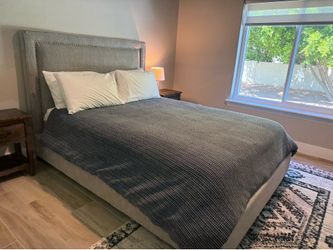 Full/Queen Bed
