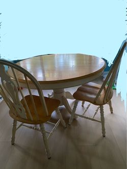 Round solid maple wood table with 4 chairs