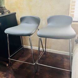 Like New Beautiful Set Of Stools 