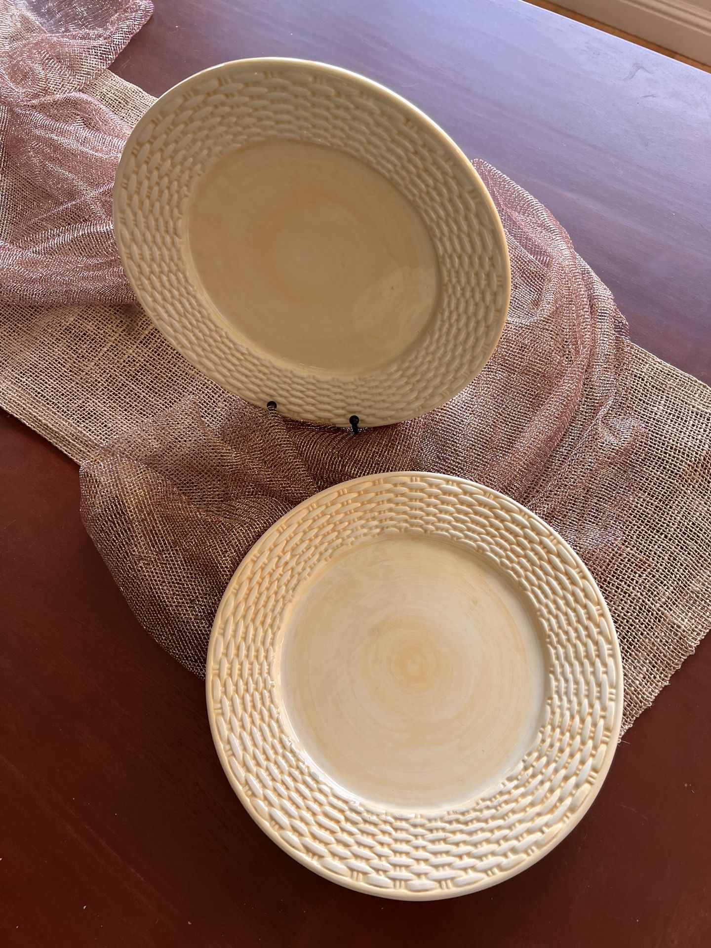 6 Dinner Plates