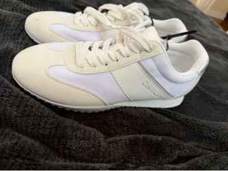 These are Calvin Klein Harlian sneakers size 7