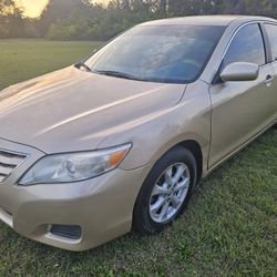 2011 TOYOTA CAMRY SE