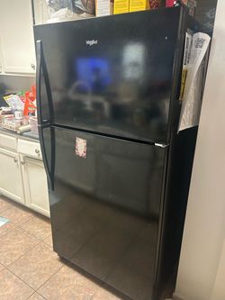 Whirlpool Top Freezer Refrigerator- Black - USED