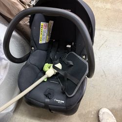 Maxi Cosi infant Car seat With Base. 