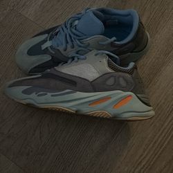 Yeezy 700 Carbon Blue